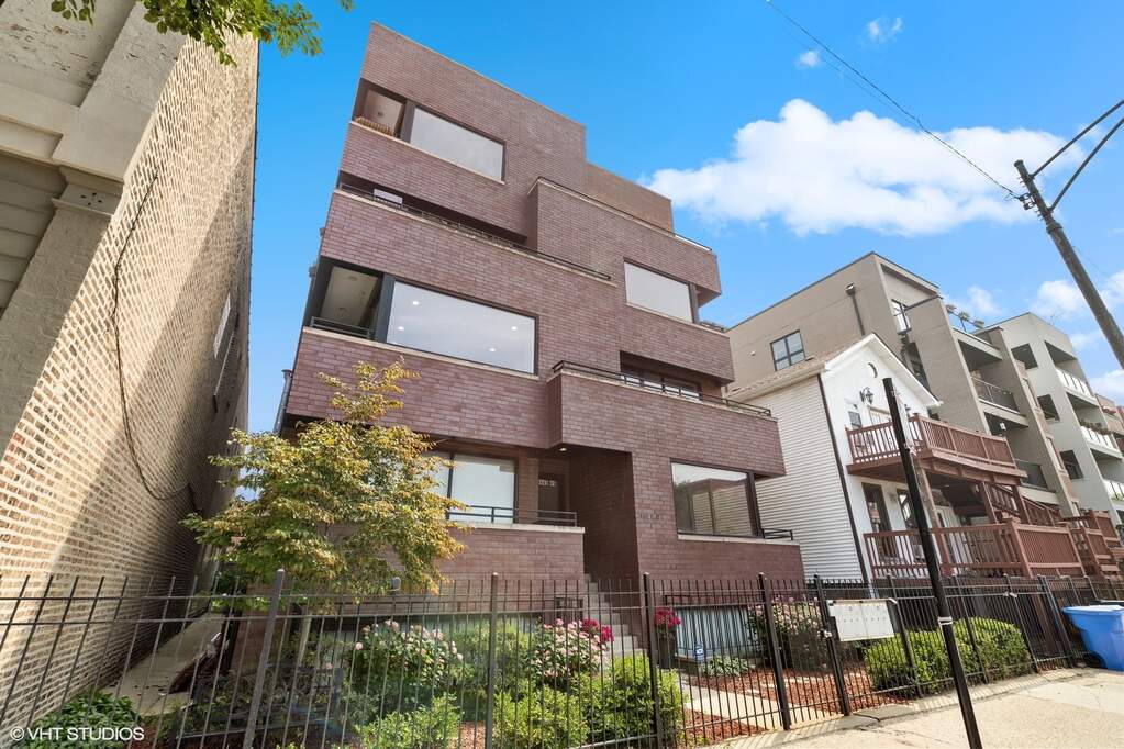 1445 W Grand Avenue #4E property in Chicago