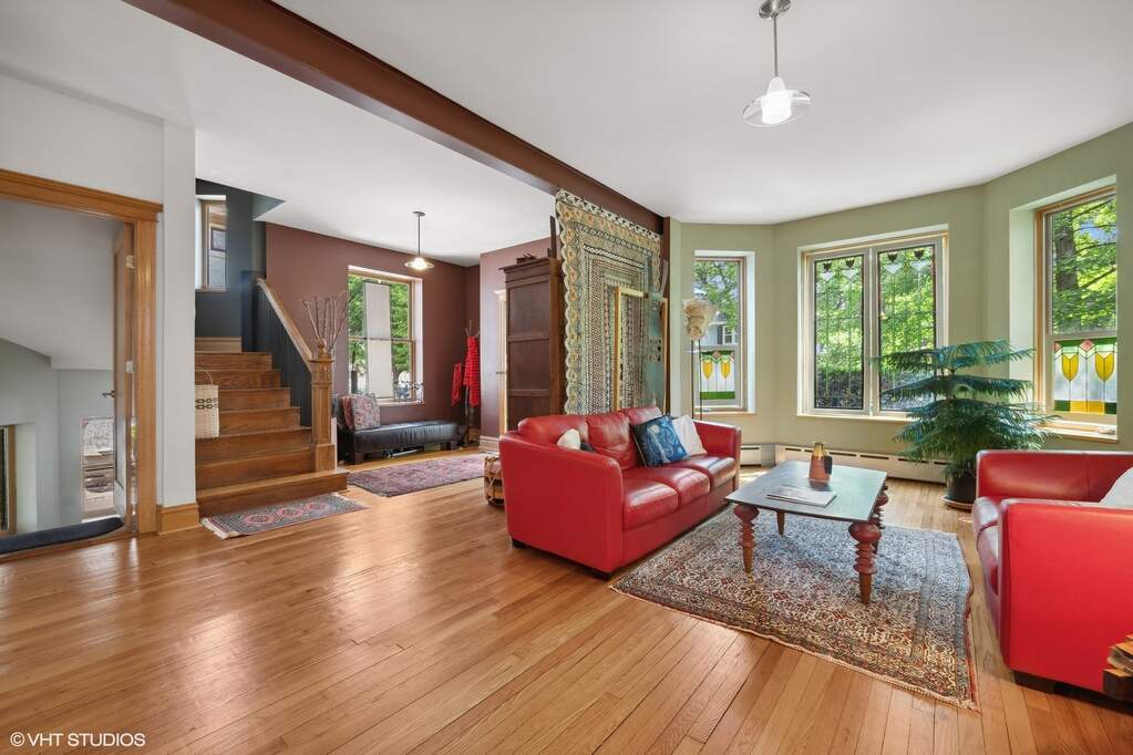 Luxury living space with panoramic Chicago views