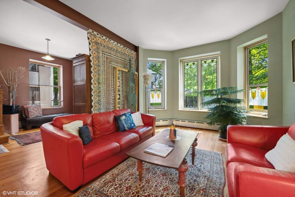 Designer kitchen and refined entertaining spaces