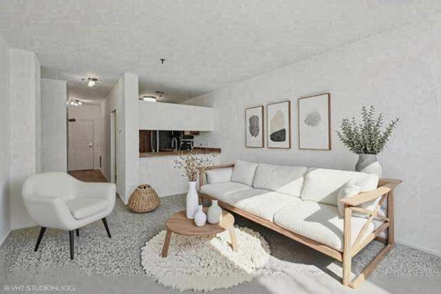 Designer kitchen and refined entertaining spaces