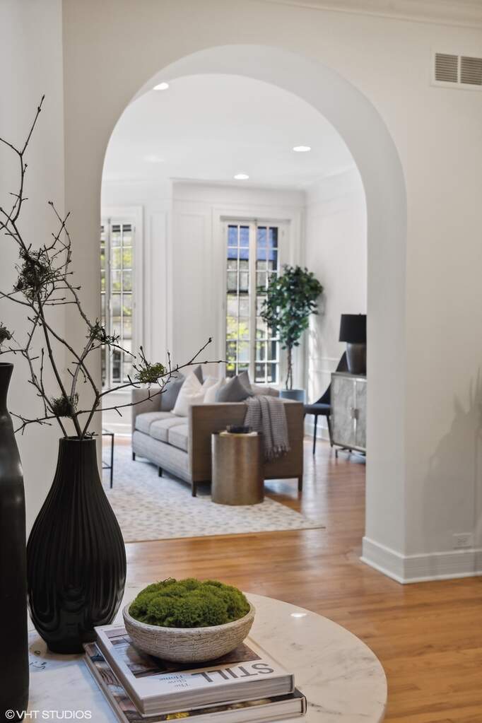 Designer kitchen and refined entertaining spaces