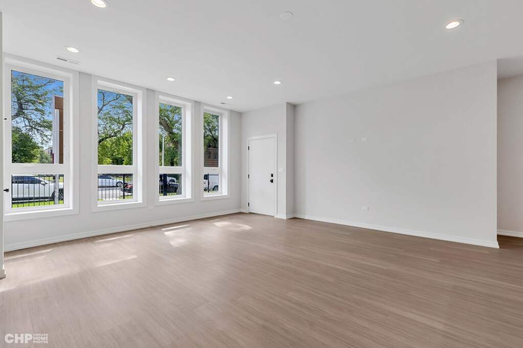 Luxury living space with panoramic Chicago views
