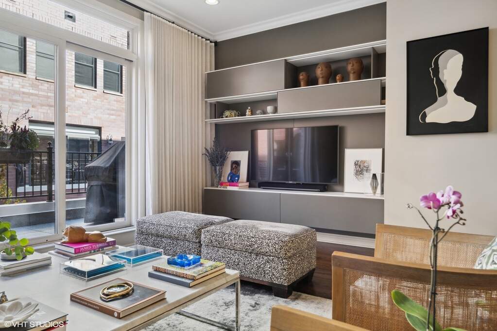 Designer kitchen and refined entertaining spaces