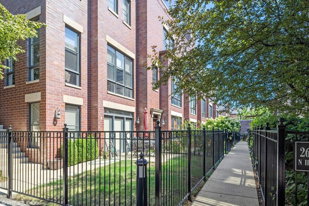 2713 N Hermitage Avenue property in Chicago