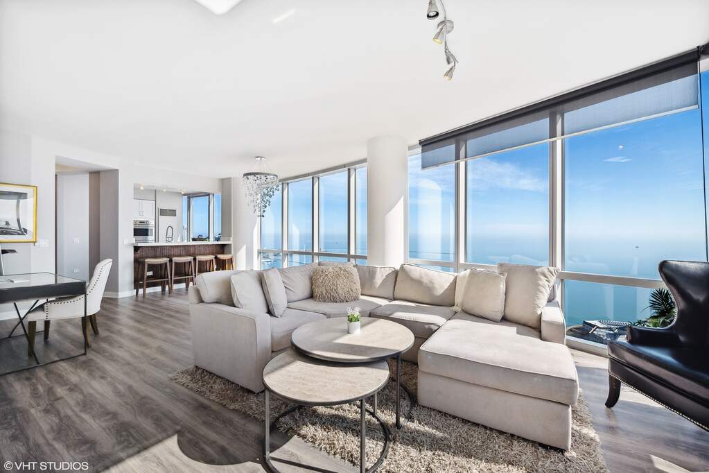 Designer kitchen and refined entertaining spaces