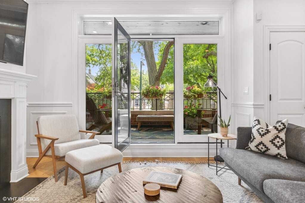Designer kitchen and refined entertaining spaces