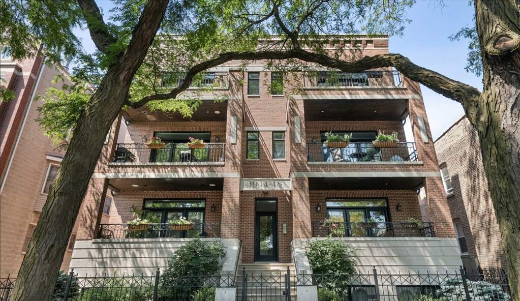 1944 W Fletcher Street #1E property in Chicago