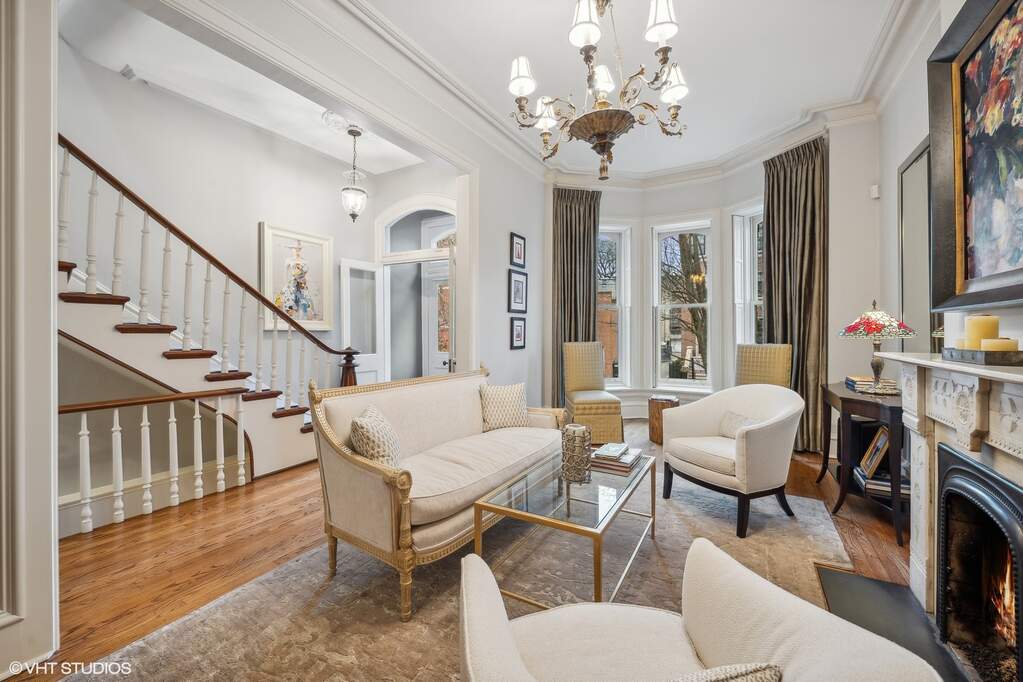 Penthouse bedroom suite overlooking Chicago