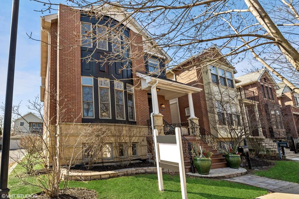 2431 W Bradley Place property in Chicago