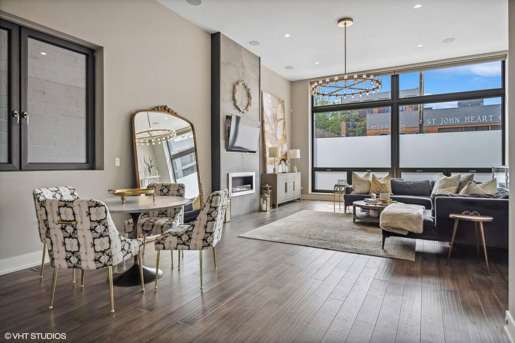 Designer kitchen and refined entertaining spaces