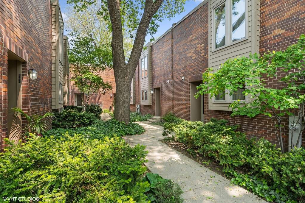 1938 N Larrabee Street property in Chicago