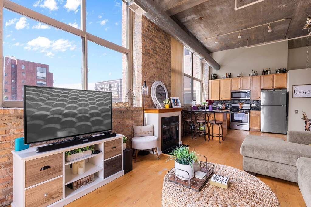 Penthouse bedroom suite overlooking Chicago