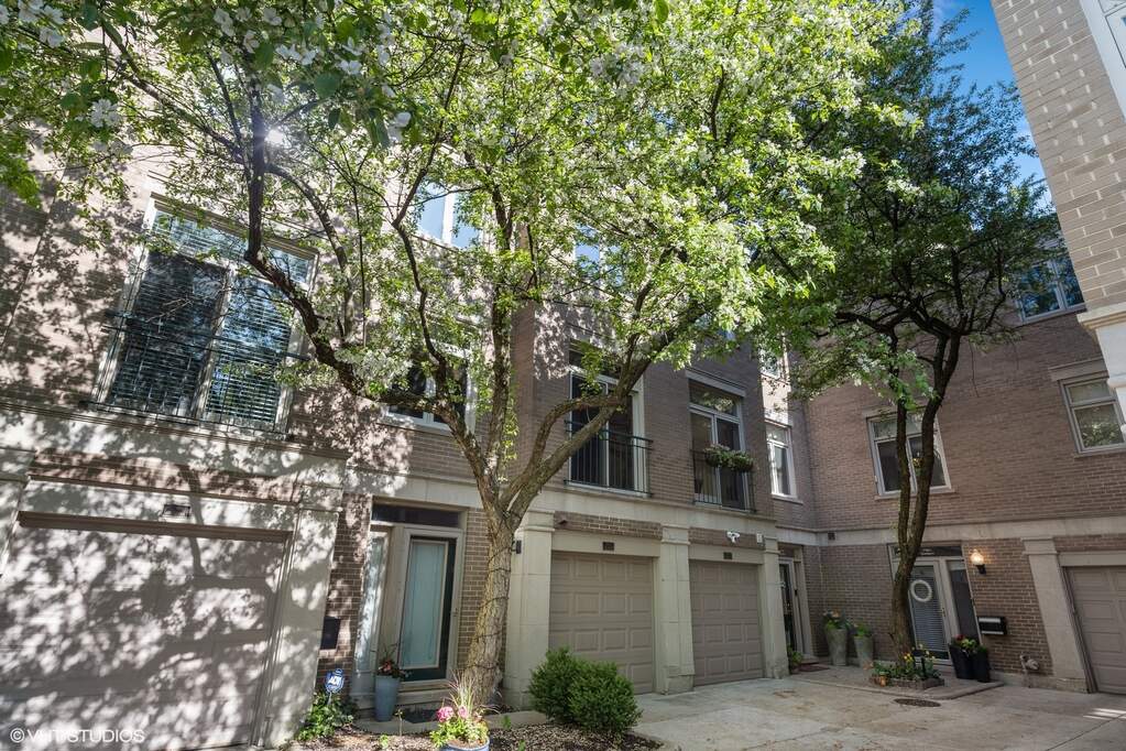 2710 N Southport Avenue #A property in Chicago
