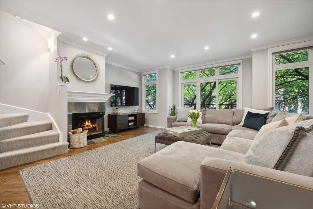 Designer kitchen and refined entertaining spaces