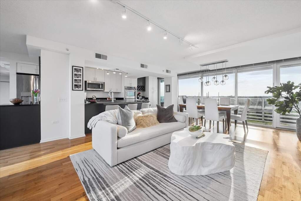 Private full-floor residence detail at Park Tower
