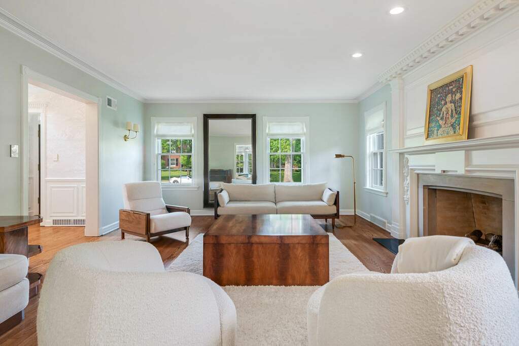 Park Tower penthouse interior at 800 North Michigan Avenue