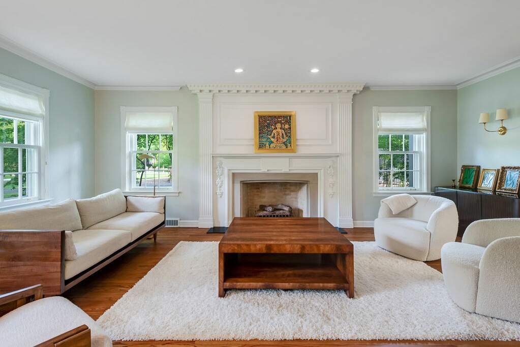Luxury living space with panoramic Chicago views
