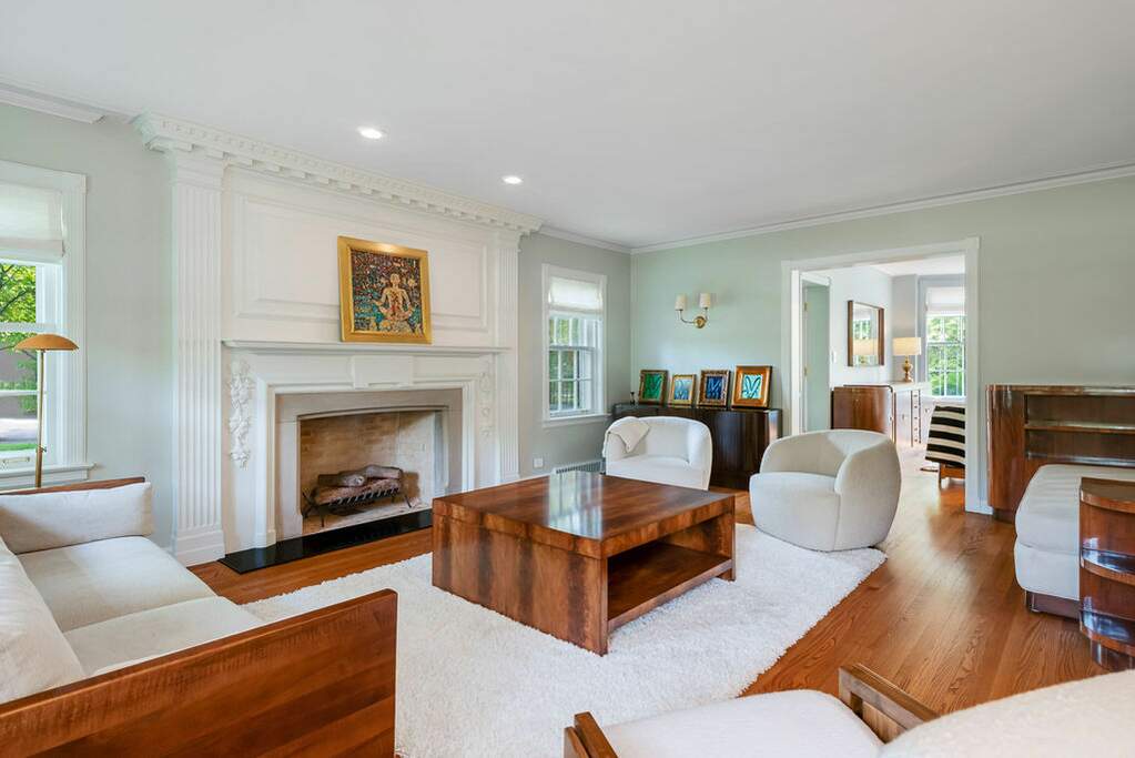 Designer kitchen and refined entertaining spaces