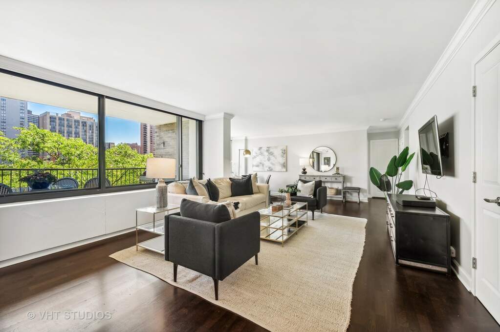 Luxury living space with panoramic Chicago views