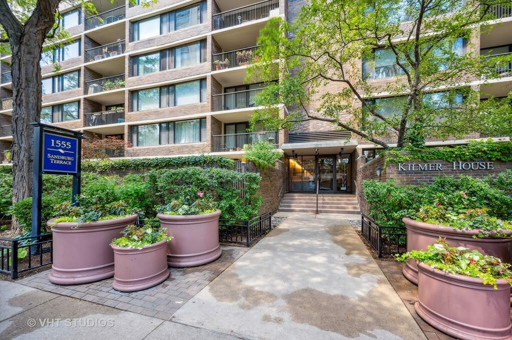 1555 N Sandburg Terrace #602 property in Chicago