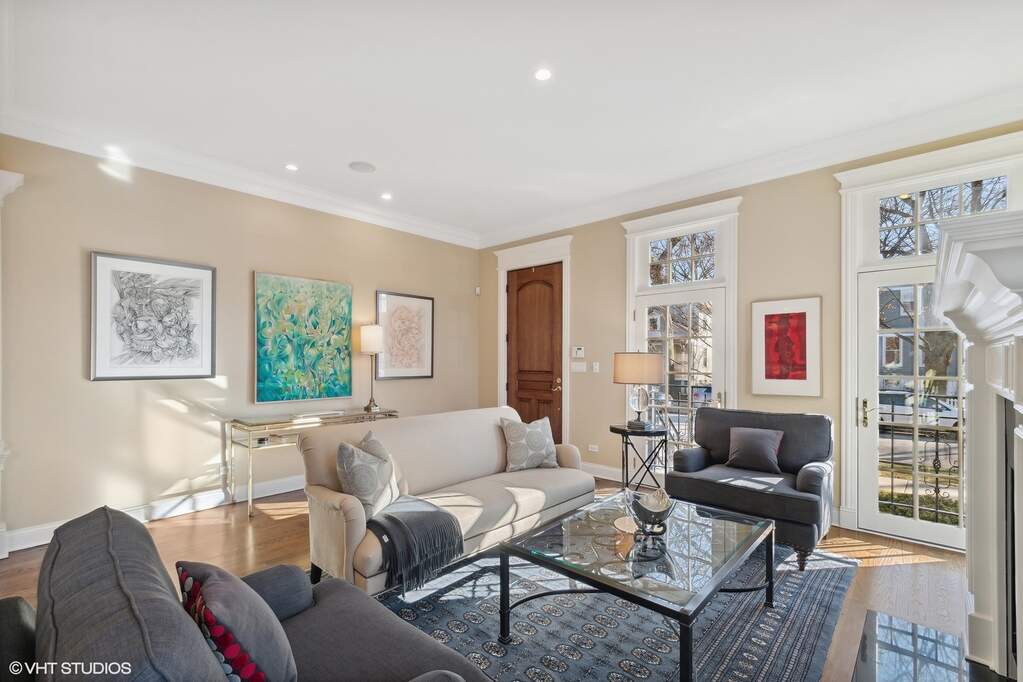 Designer kitchen and refined entertaining spaces