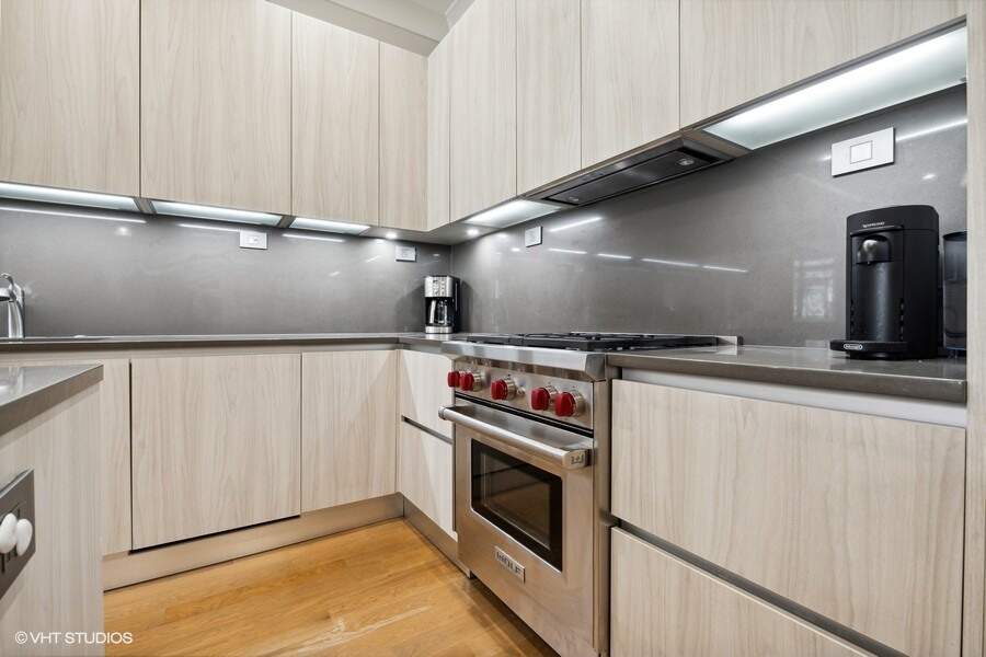 Designer kitchen and refined entertaining spaces