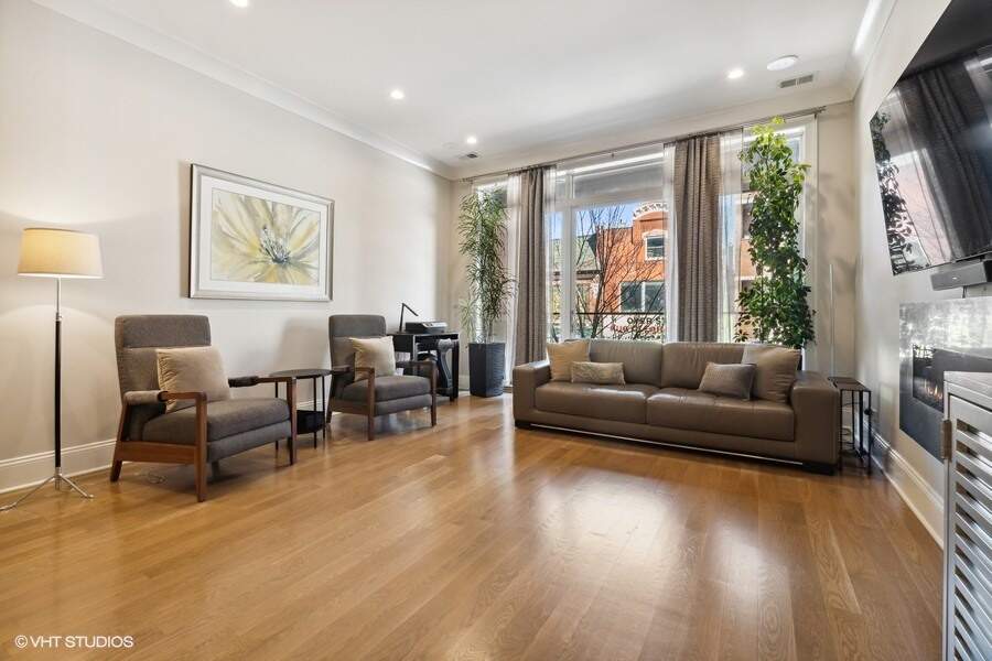Private full-floor residence detail at Park Tower