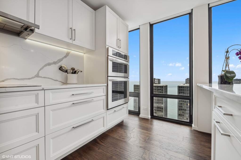 Penthouse bedroom suite overlooking Chicago
