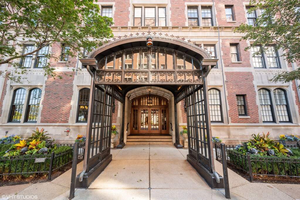 1120 N Lake Shore Drive #6A property in Chicago