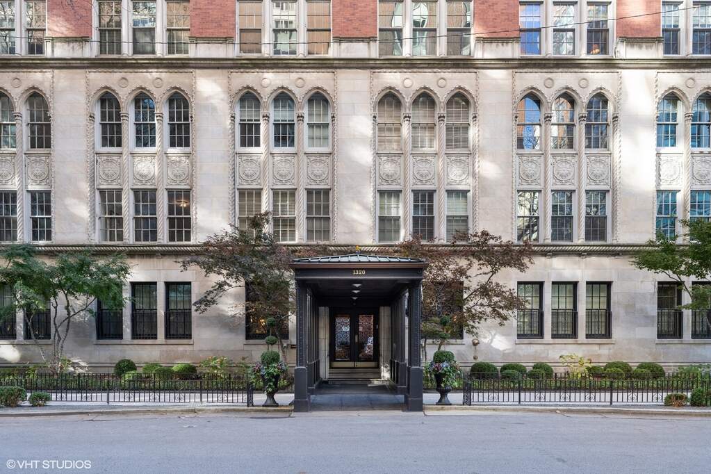 1320 N State Street #2B property in Chicago