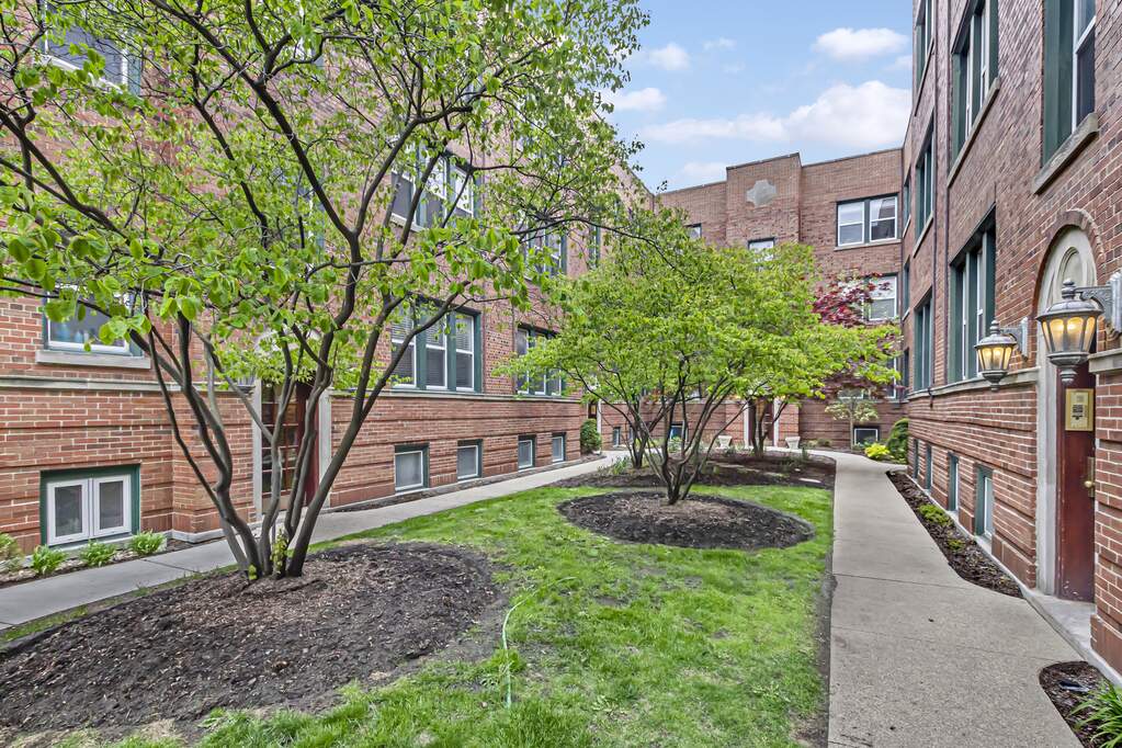 2022 N Burling Street #305 property in Chicago