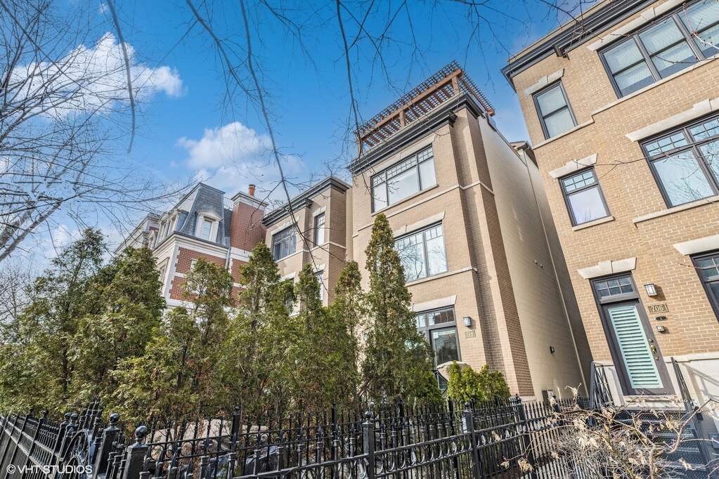 708 W Schubert Avenue #A property in Chicago