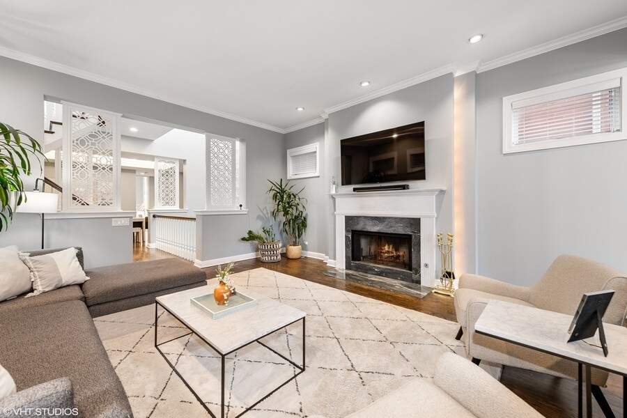 Designer kitchen and refined entertaining spaces