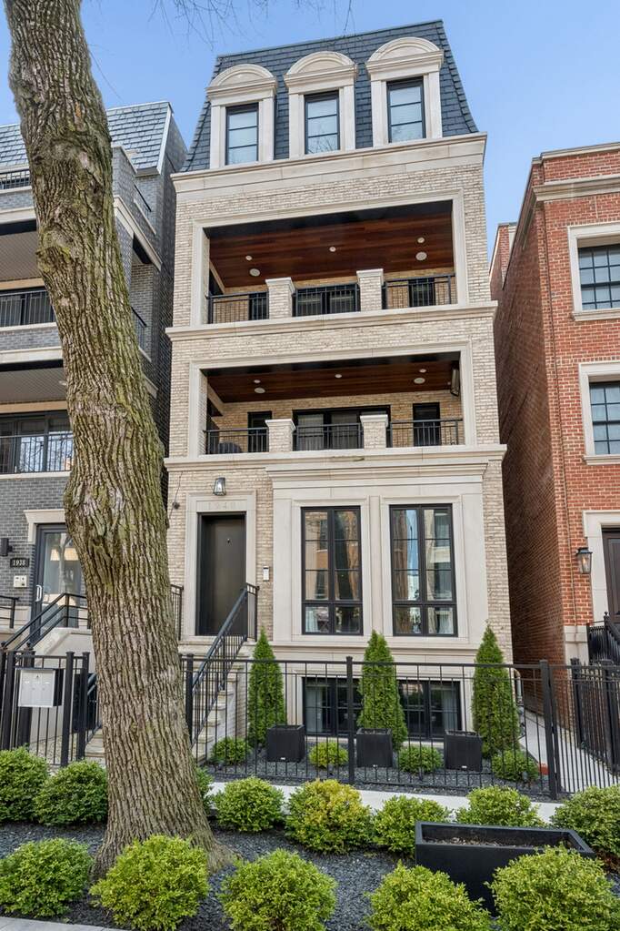 1940 N Mohawk Street #1 property in Chicago