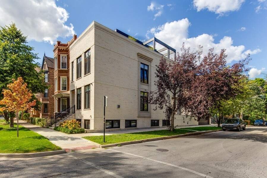 2338 W Shakespeare Avenue property in Chicago