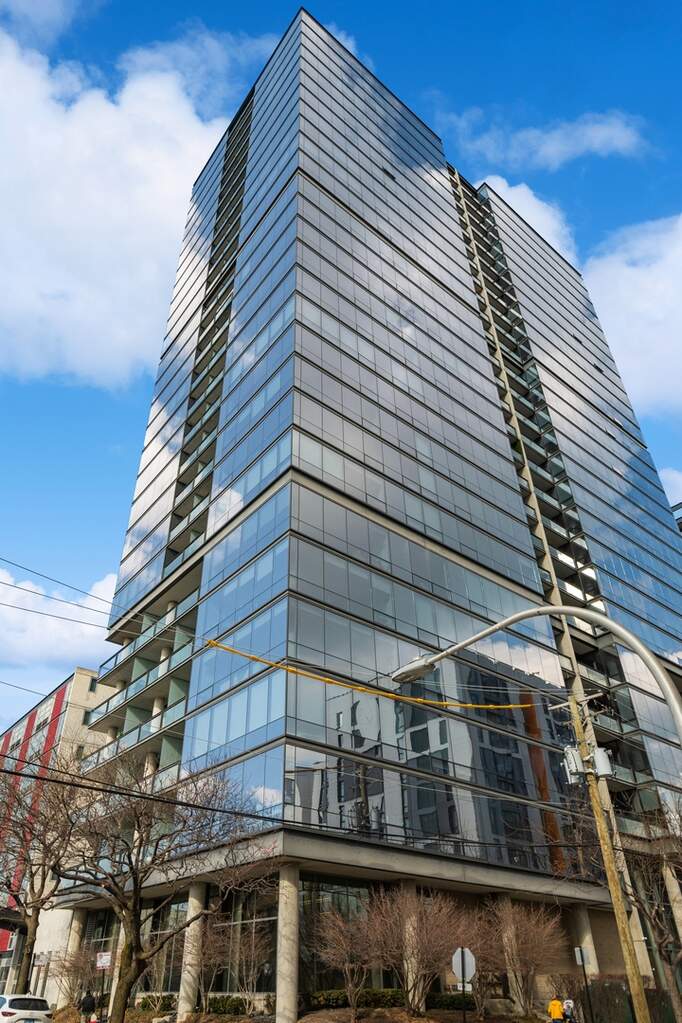 860 W Blackhawk Street #1701 property in Chicago