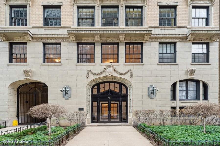 257 E Delaware Place #2BD property in Chicago