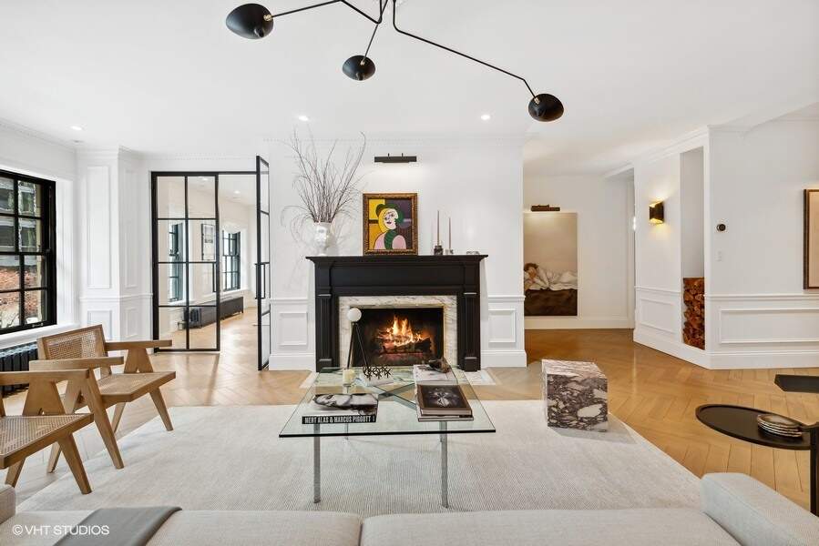 Designer kitchen and refined entertaining spaces
