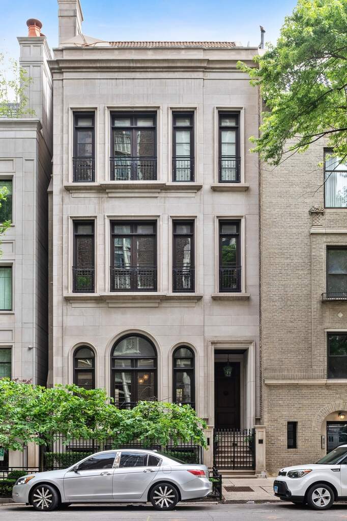 21 E Cedar Street property in Chicago