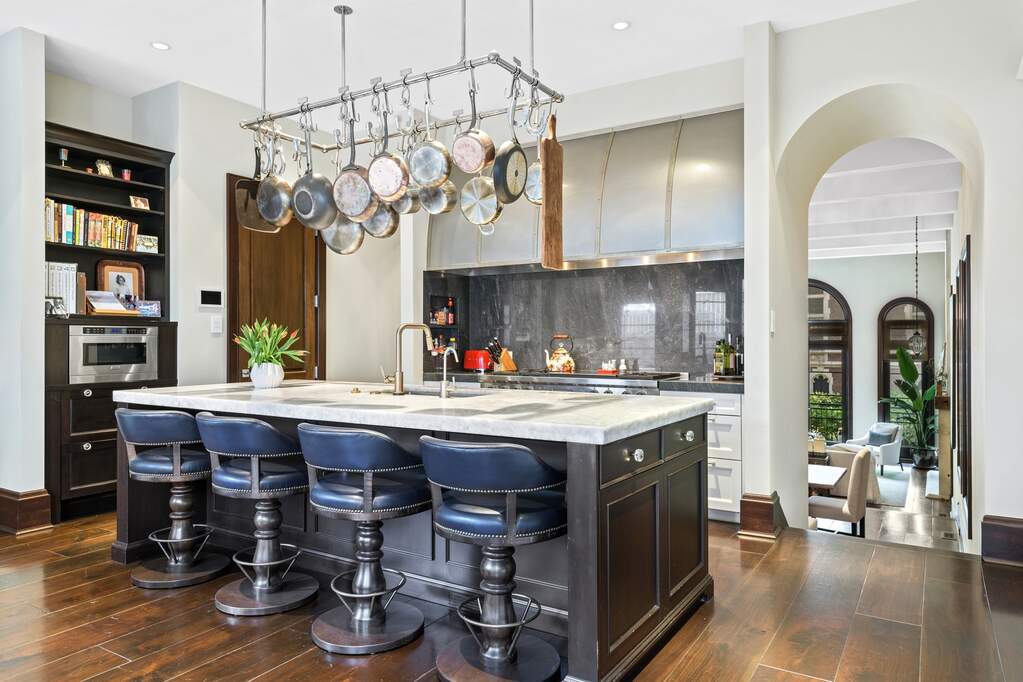 Private full-floor residence detail at Park Tower
