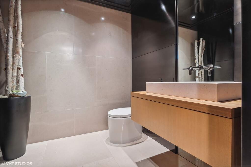 Private full-floor residence detail at Park Tower