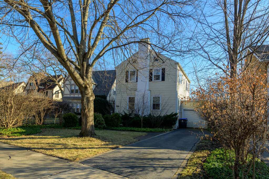 250 Woodlawn Avenue property in Winnetka