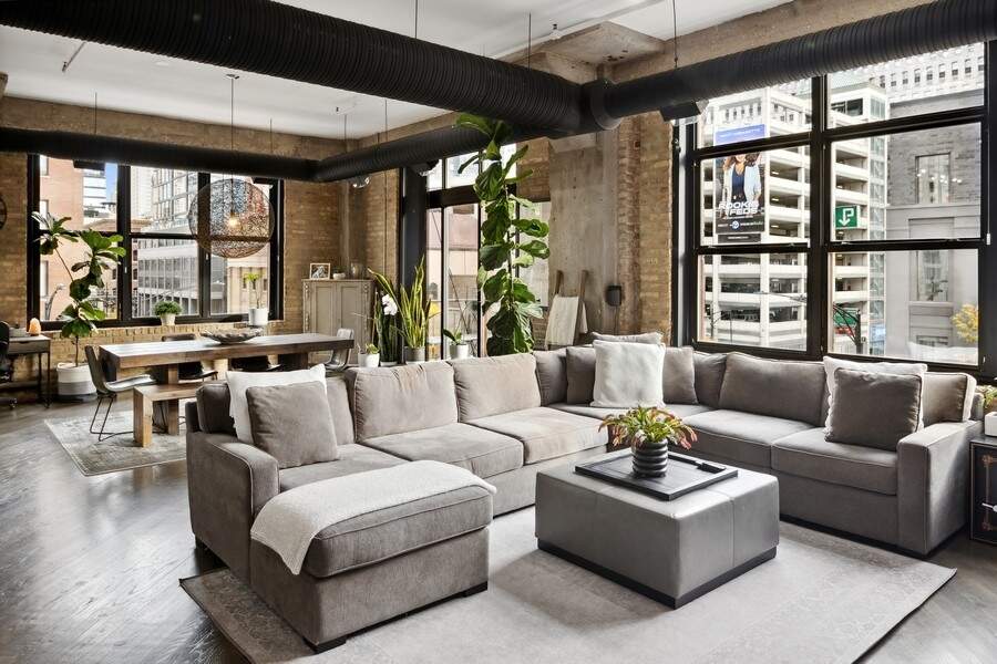 Designer kitchen and refined entertaining spaces