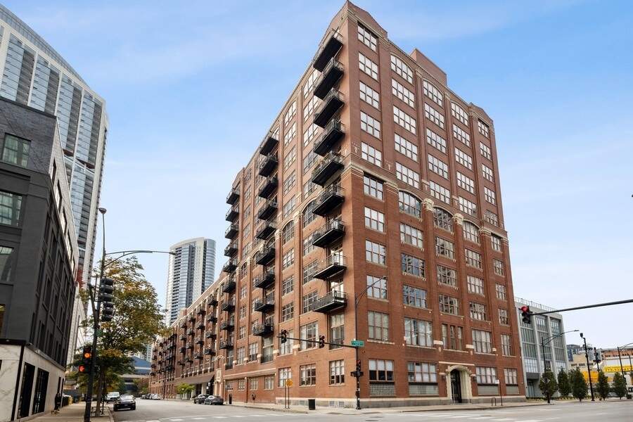 360 W Illinois Street #3B property in Chicago
