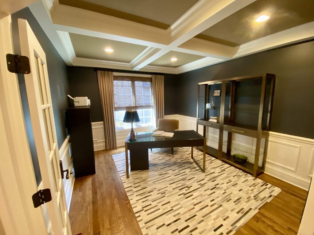 Designer kitchen and refined entertaining spaces