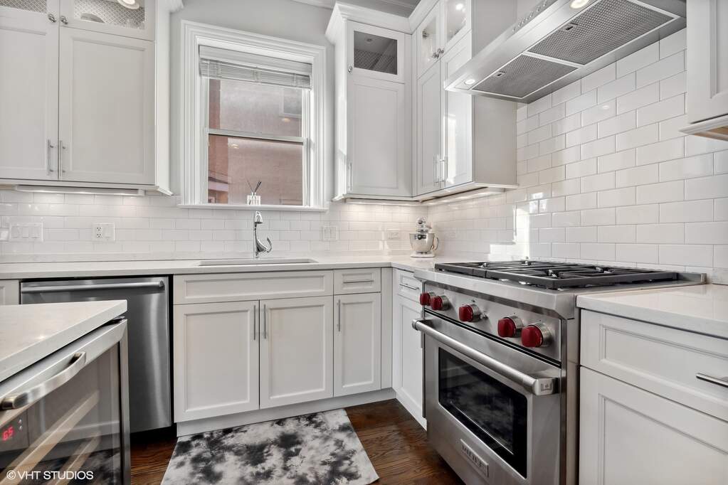 Designer kitchen and refined entertaining spaces