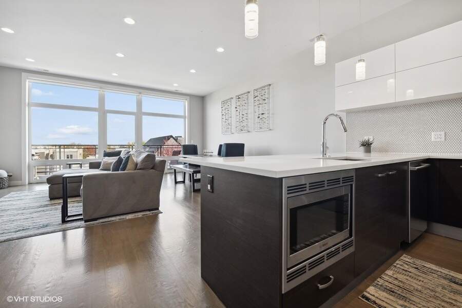 Penthouse bedroom suite overlooking Chicago
