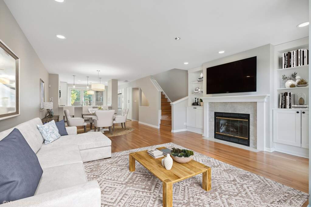 Designer kitchen and refined entertaining spaces