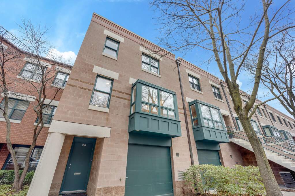 641 W Willow Street #108 property in Chicago
