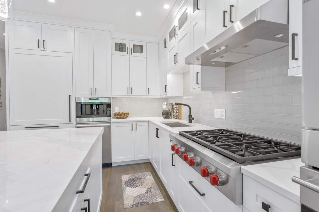 Designer kitchen and refined entertaining spaces